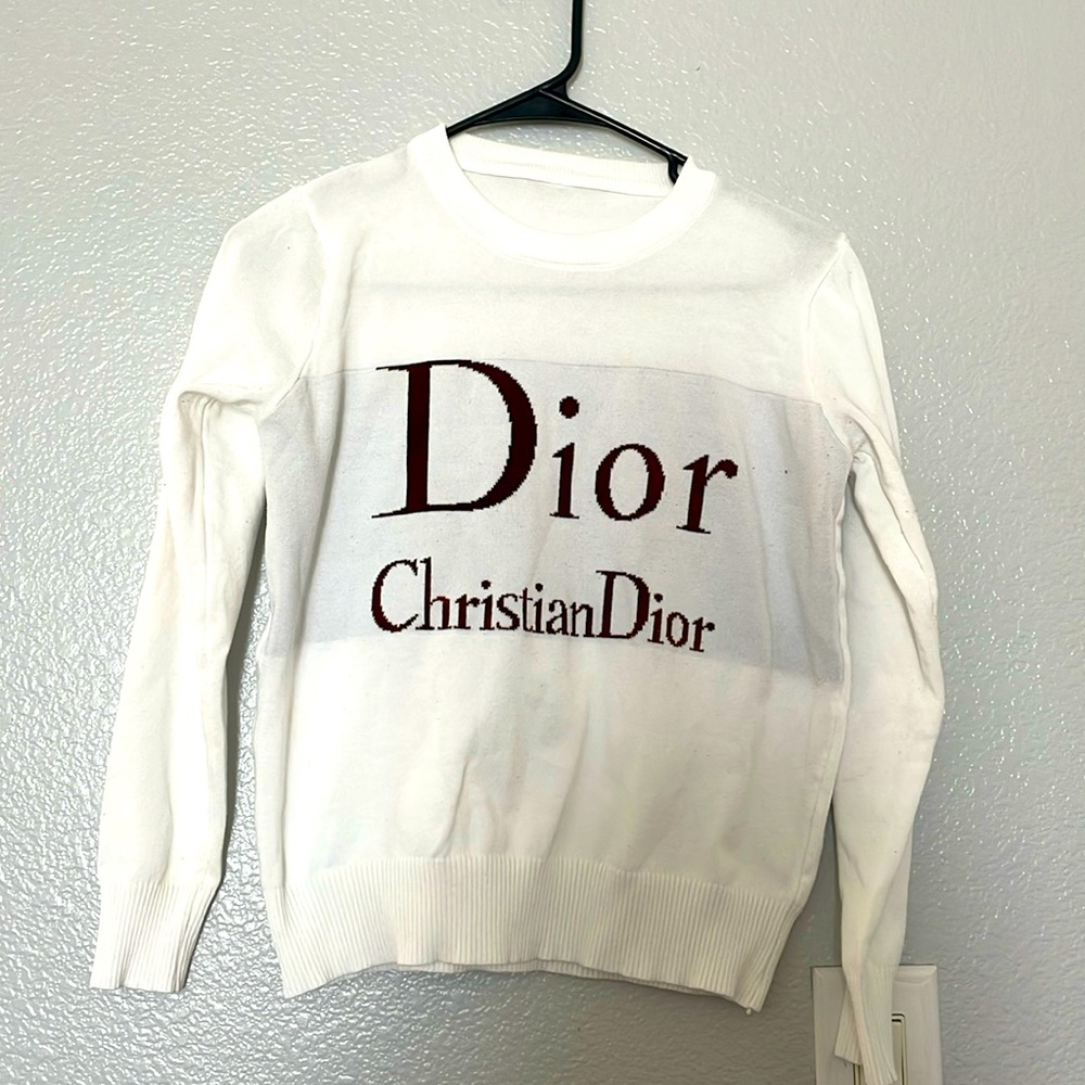 Size: Small to Medium
Good Condition
Final Sale